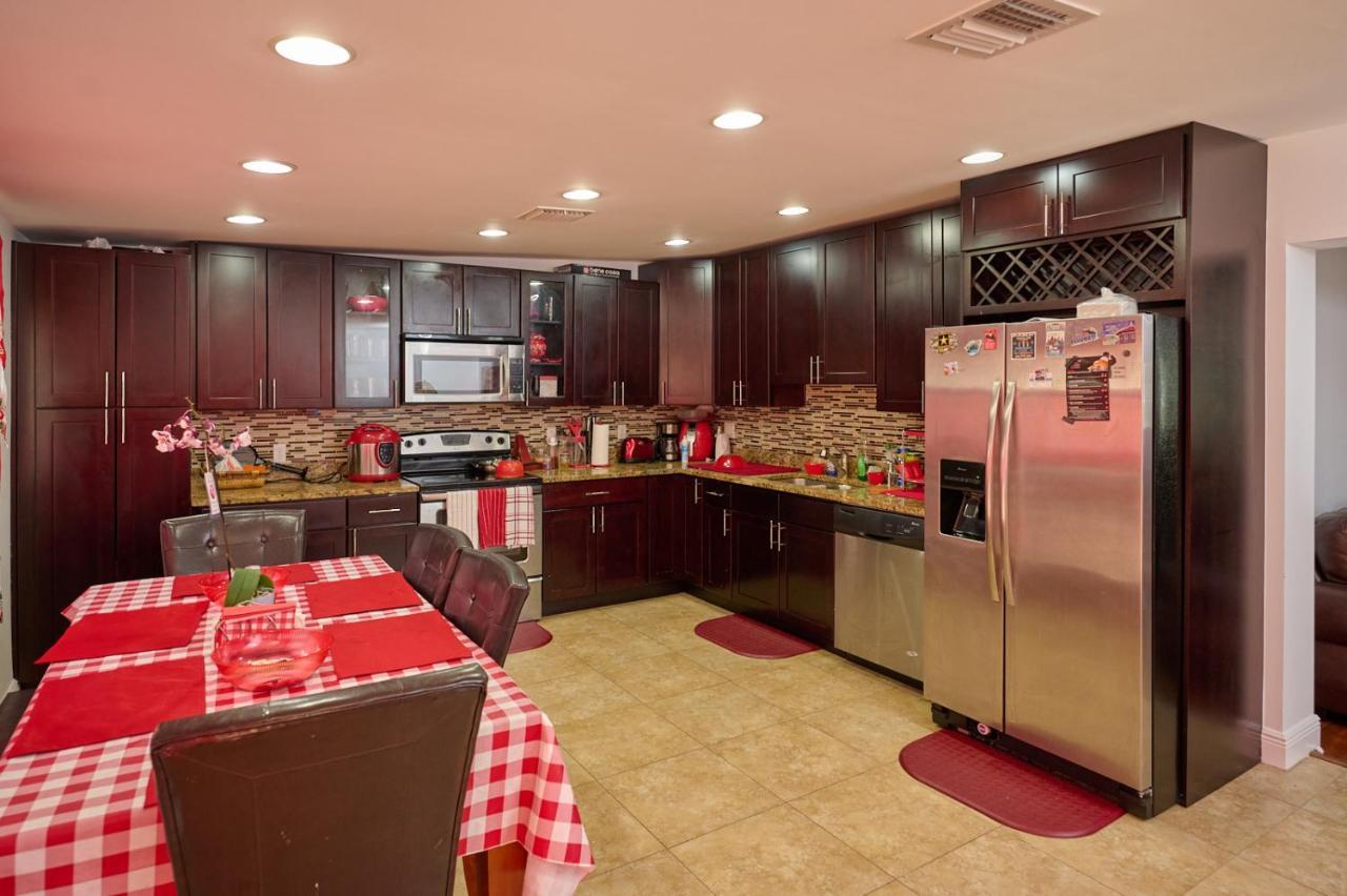 Fabulous Hollywood Living Space Екстериор снимка